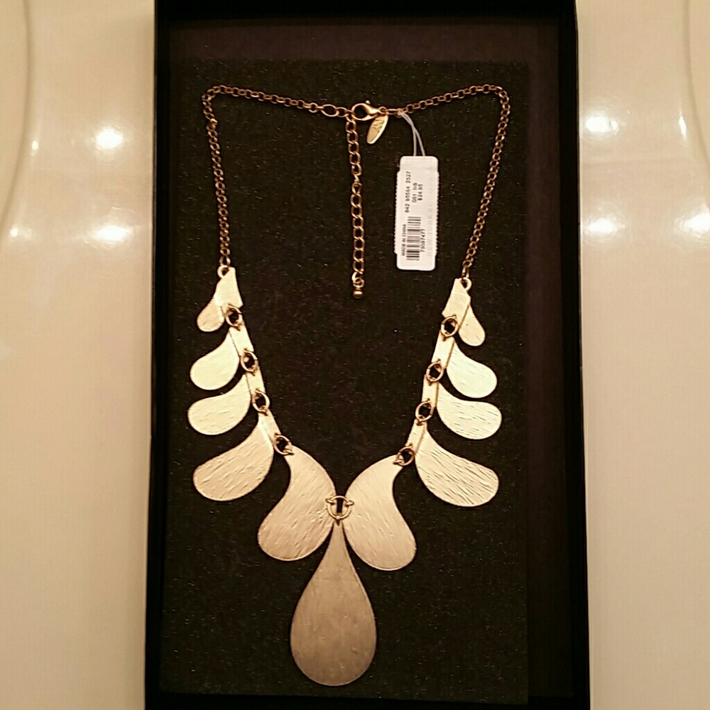 New York & Company necklace